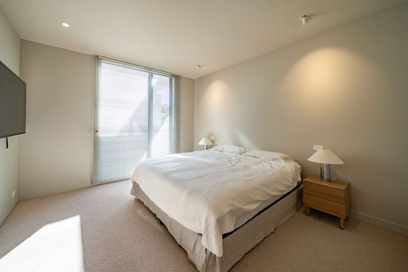 Bedroom 1 — view 3