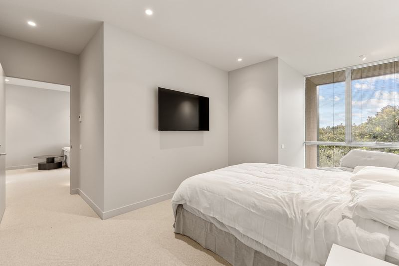 Bedroom 2 — view 2