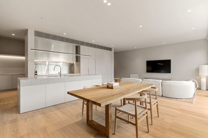 Dining area — view 1