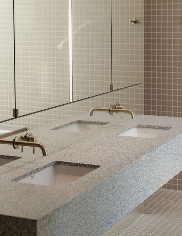 Bathroom 2 — view 1