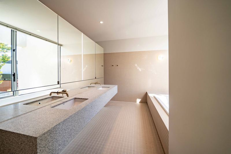 Bathroom 2 — view 2